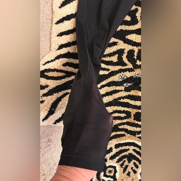 Athleta Black Leggings *Sample* Size Small EUC - Picture 4 of 13